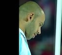 Mascherano casi llora al mirar la copa después del partido