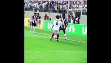 Ronaldinho recordó una de sus mágicas jugadas en el Mineiro