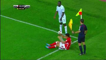 ¡Lo molestaron con sonidos de mono, reaccionó y vio la roja!