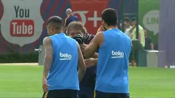 Buen ambiente en la vuelta de Messi y Neymar a los entrenos