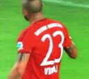 Así pateo Vidal su penal en la definición ante Wolfsburgo
