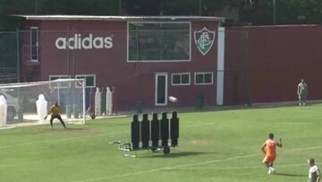 Ronaldinho deleitó con un 'tiro perfecto' en la última práctica