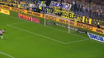 Orión pegó esta brutal patada y le mostraron la roja