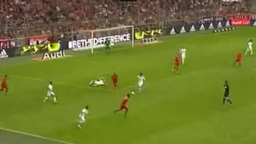 El 'rústico' Pepe le metió un 'túnel' a Arturo Vidal