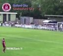 ¿Y el arquero? Extraordinario golazo de mitad de cancha