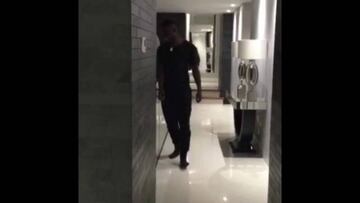 Balotelli sufrió una divertida broma de cumpleaños