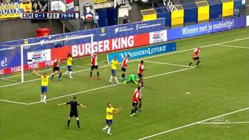 La mejor acción defensiva en tiempo: chilena bajo palos