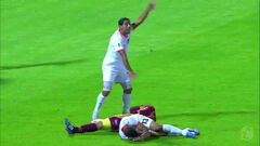 Brutal choque de cabezas en duelo de la Copa Sudamericana