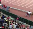 ¡Camarógrafo 'atropelló' a Usain Bolt y casi lo lesiona!