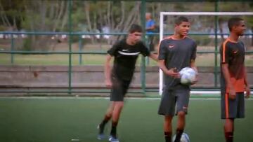 Ronaldinho revivió el 'desafío del travesaño' 10 años después