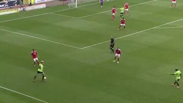 Lawrence Vigouroux vuelve a brillar con genial tapada