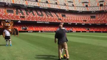 Así fue la presentación de Abdennour en Mestalla