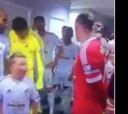 La cara entrañable de alucine de este niño al ver a Rooney