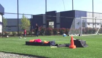 El hijo de Jackson da sus primero pinos como futbolista