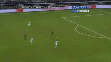 ?Impresentable error de Gago que Chicharito no aprovech¨®!