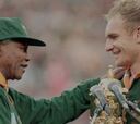 Recordando la icónica foto de Pienaar y Mandela