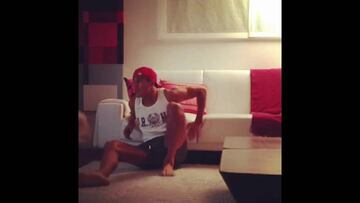 El curioso lienzo de los hinchas de Arsenal para convencer a Alexis