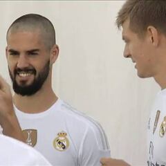 Foto oficial del Real Madrid con las copas de Carlo Ancelotti