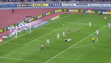 Velasco no señaló un penalti claro de Illarra por mano