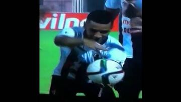 Jugador venezolano festejó su gol... ¡haciendo levitar el balón!