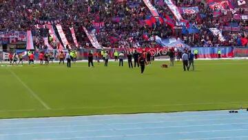 Hinchada azul le rindió homenaje a su ídolo Rivarola
