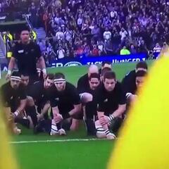 Impresionante haka de Nueva Zelanda antes de la final