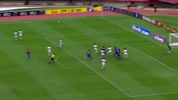 ¡Insólito 'blooper' a un metro del arco en Brasil!