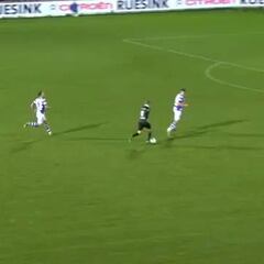 ¡Extraordinario golazo de globito en el fútbol holandés!