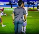 ¡Jugador agredió a su entrenador por sustituirlo!