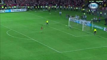 ¿Cuántos metros se adelantó el arquero para atajar el penal?