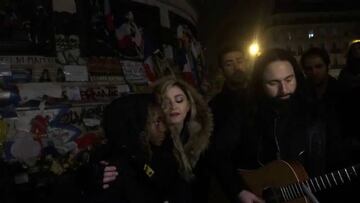 Madonna canta 'Imagine' en la calle por los atentados de Par¨ªs