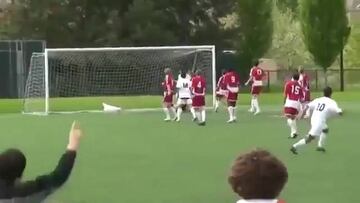 ¡Portero amateur realizó una atajada impresionante!