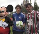 ¡Se desata la locura por Chicharito en Disney!