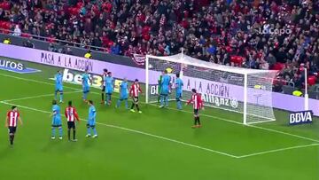 El Barcelona dejó vivir al Athletic tras el error de Alves