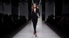 Versace y Dior muestran sus diseños más eróticos en París