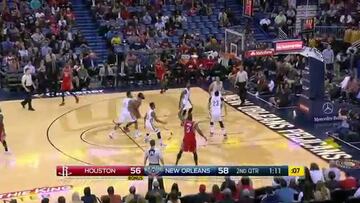 Harden y Ariza suman 66 y Davis recibe un codazo 'amigo'