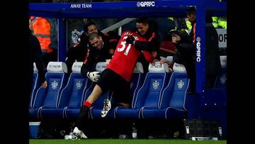 Hinchas del Man U se burlan de Víctor Valdés con este video