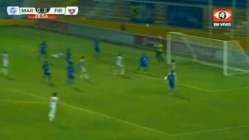 ¡Notable golazo de chilena en la liga de El Salvador!