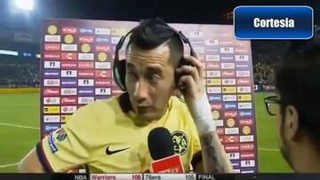 Aficionado resbala al ingresar al campo para saludar a Sambueza