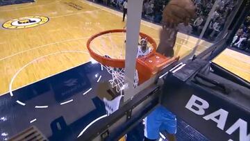 Taponazos de Biyombo, LeBron y... ¡Stephen Curry!