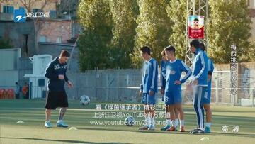 Las canastas imposibles que metió Messi con los pies