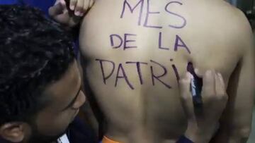 Youtuber aparece desnudo en pleno partido