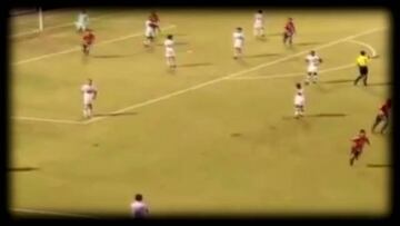 ?Tremendo remate al ¨¢ngulo de volante de C¨¦sar Vallejo!