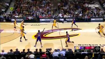 ¡Lebron golpeó a D'Angelo Russell en las partes intimas!