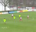 Chileno Giovanni de la Vega anotó en triunfo de Ajax Sub 17