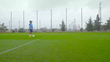 Golpe en sus 'partes' a un árbitro y los videos más vistos