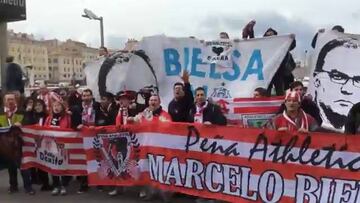 Hinchas del Athletic y del Marsella rinden tributo a Bielsa