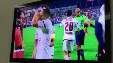 Valdivia le pegó un 'cachamal' a un rival y se fue expulsado