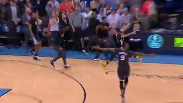 Curry es dios: triple de 10 metros para ganar sobre la bocina
