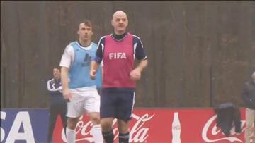 Infantino se estrena al frente de la FIFA con un partidillo